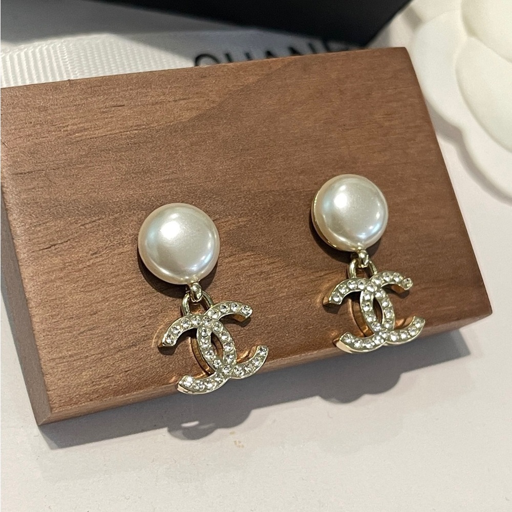 Chanel earrings - Picture 1 of 8